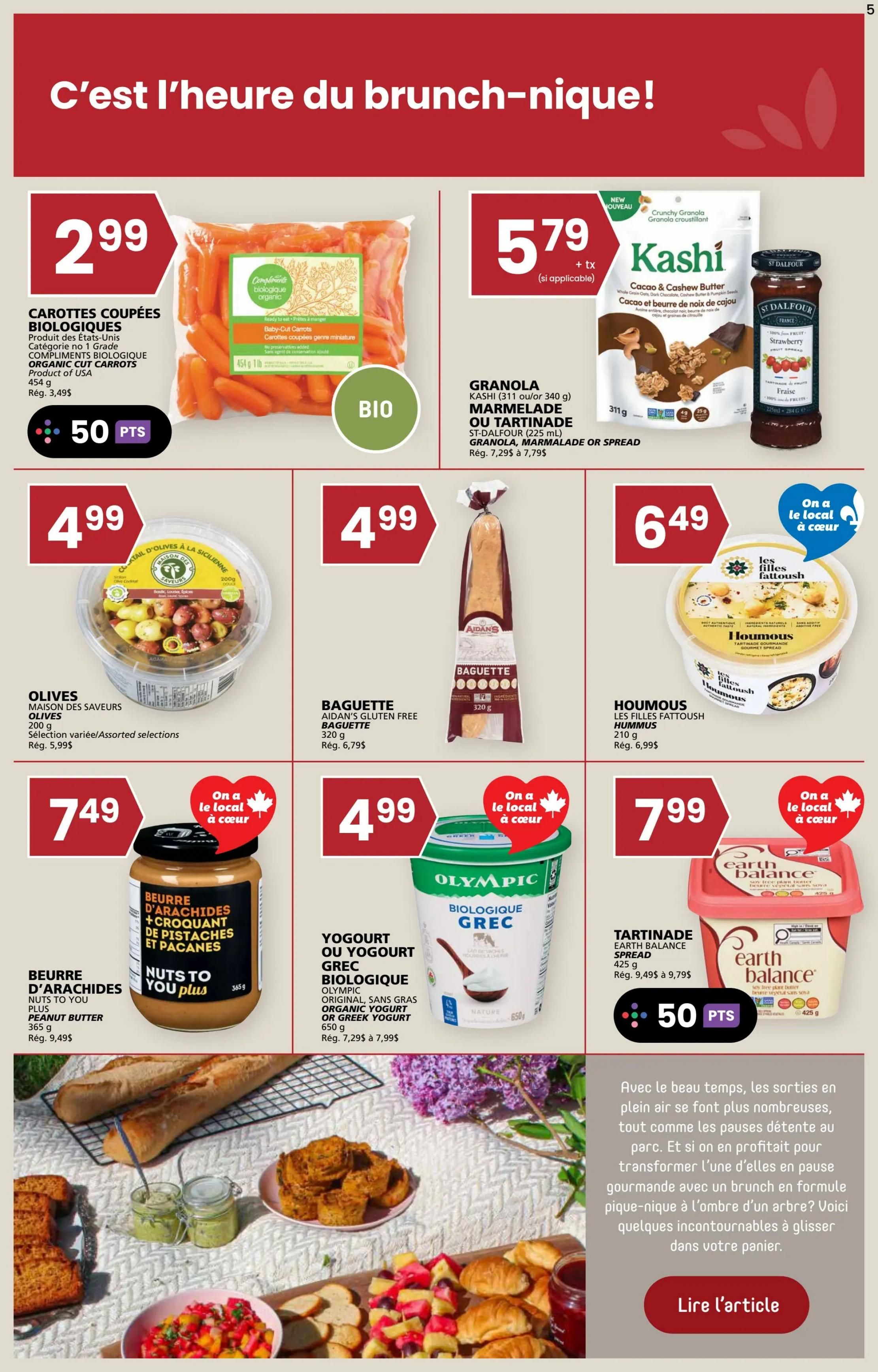 Rachelle Béry weekly flyer specials, page 5. Featured items include Organic Cut Carrots for $2.99 with 50 bonus points, Kashi Granola (311g or 340g) and St-Dalfour Strawberry Spread (225ml) for $5.79, Maison des Saveurs Olives (200g) for $4.99, Aidan's Gluten Free Baguette (320g) for $4.99, Les Filles Fattoush Hummus (210g) for $6.49, Nuts to You Peanut Butter (365g) for $7.49, Olympic Organic Greek Yogurt (650g) for $4.99, and Earth Balance Spread (425g) for $7.99 with 50 bonus points. The page also includes a promotional text about enjoying brunches outdoors and a button to 'Read the article'.