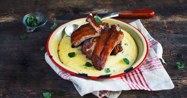 Coffee pork ribs with cheese and fine herb polenta