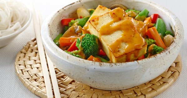 Crispy Tofu with Peanut Sauce