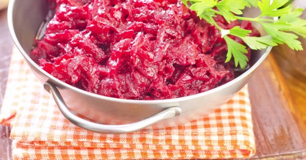 Sautéed beetroot with onions