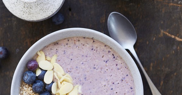 Almond & blueberry complete breakfast bowl