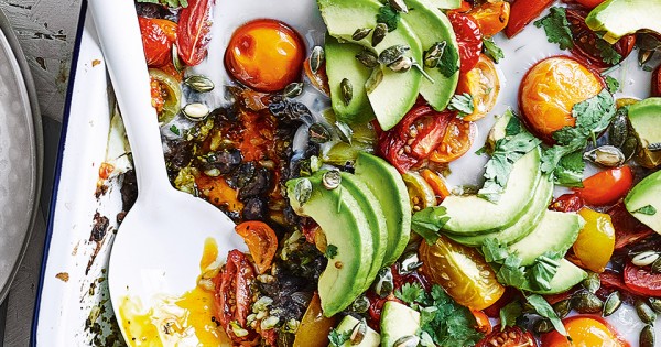 Refried beans baked with green rice and eggs