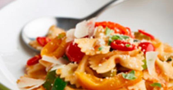 Spicy farfalle quadrate