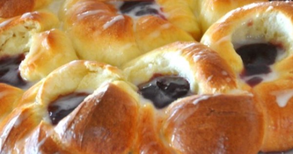 Pull-Apart Easter Blossom Bread