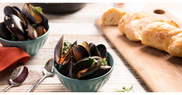 Fragrant Mussels in Coconut Broth