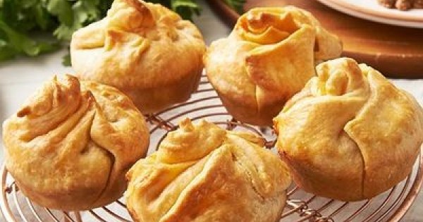 Beef Bolognese and Macaroni Pies