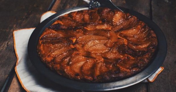 Caramelized Pear and Spice Cake