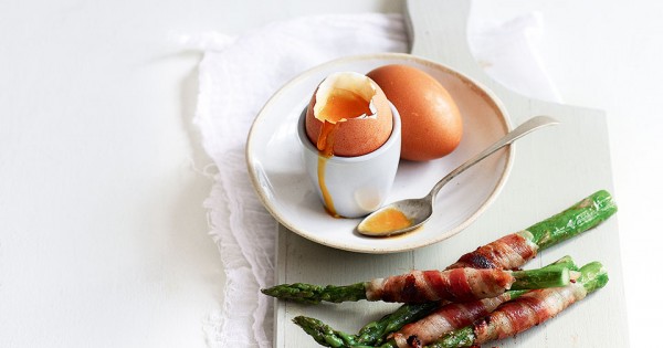 Asparagus and pancetta soldiers with soft-boiled eggs