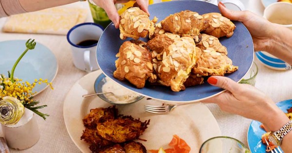 Quick almond croissants