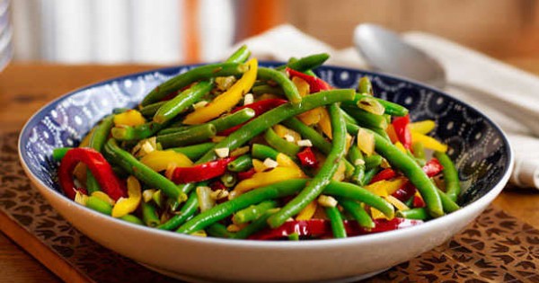 Green beans and mixed peppers with cumin