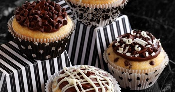 Black & White Chocolate Cupcakes 4 Ways