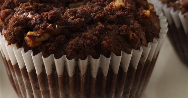 Chocolate-Caramel Crumb Cupcakes