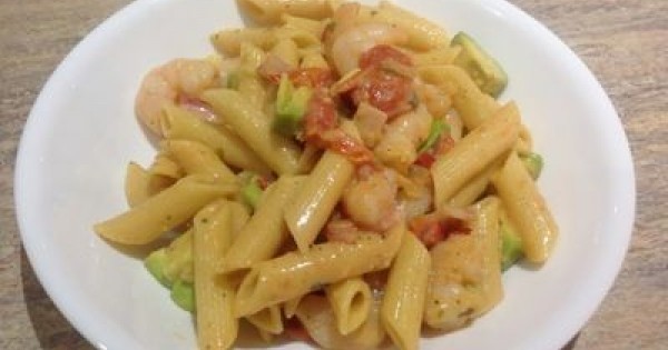 Creamy Tomato, Prawn and Bacon Pasta