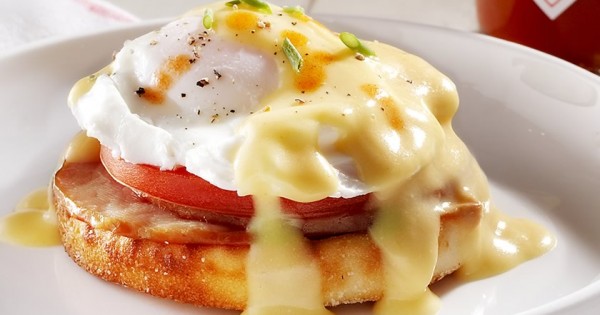 Classic eggs benedict