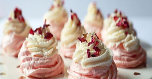 Rose Pavlova Cakes