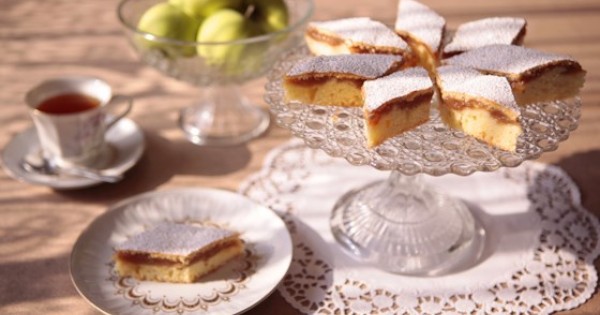 Polish Applesauce Cake