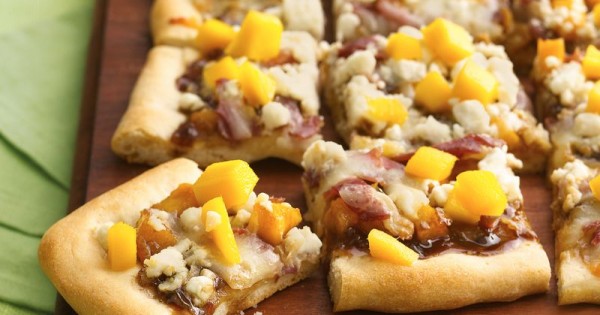 Mango, Prosciutto and Goat Cheese Appetizer Pizza