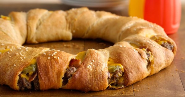 Bacon Cheeseburger Crescent Ring