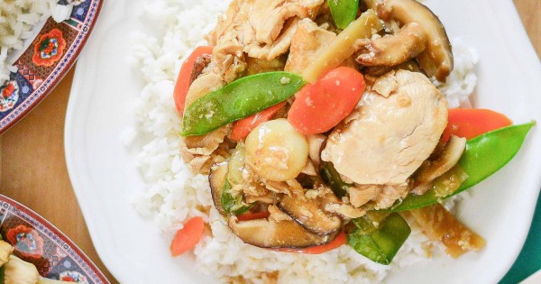 Moo Goo Gai Pan (Chinese Chicken and Mushroom Stir Fry)