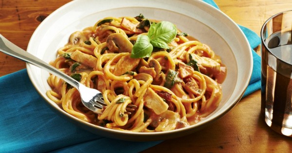 Creamy Spaghetti with Spinach and Chicken