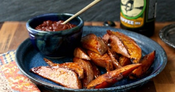 Spicy Molasses Roasted Sweet Potatoes will Make You Want to Eat More Vegetables
