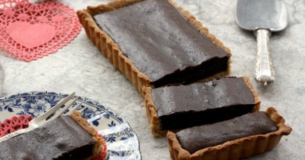 A Decadent and Easy Chocolate Tart