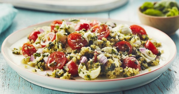 Tomato and Mozzarella Quinoa Pesto Salad