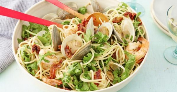 Spaghetti with Pinot Grigio and Seafood