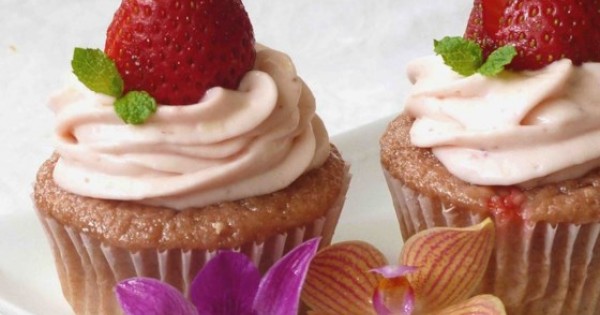 Real Strawberry Cupcakes
