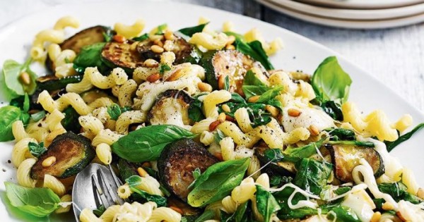 Fried courgette, cheese and spinach pasta