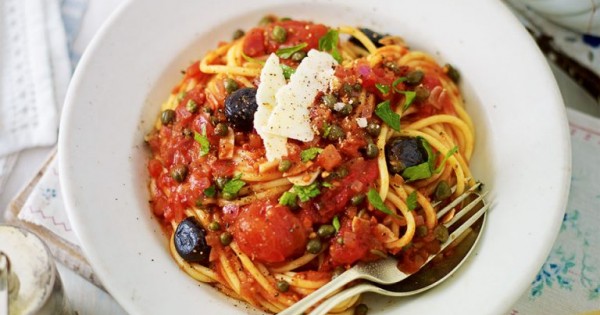 Vegetarian spaghetti alla puttanesca