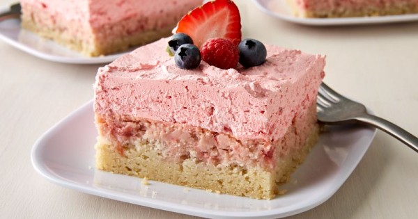 Easy Strawberry Cream Dessert Squares