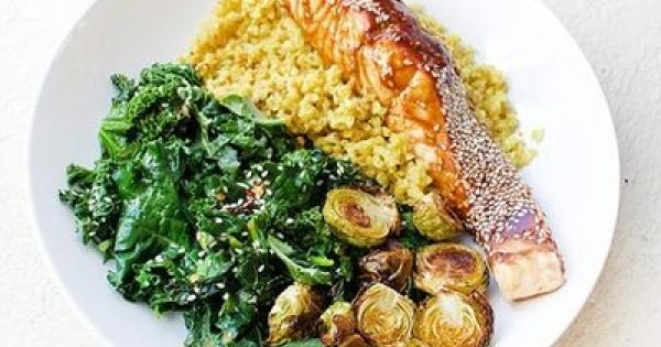 Gut-Healing Salmon & Cauliflower Rice Bowl