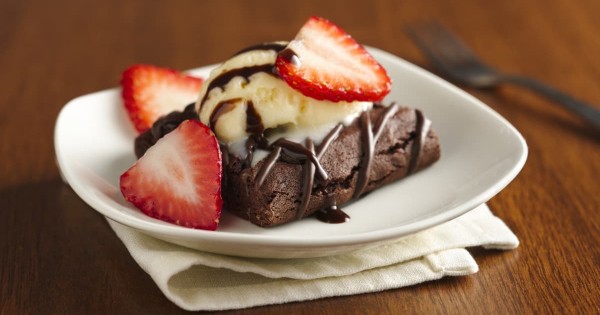 Strawberry Fudge Brownie Sundae