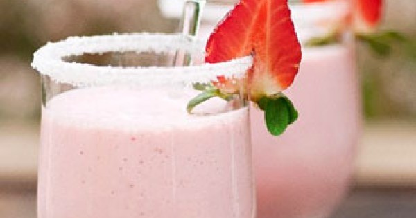 Creamy Cherry-Strawberry Smoothies