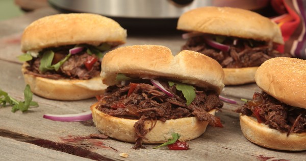 Slow Cooker Italian Beef Buns
