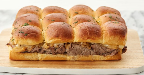 Roast Beef Sliders with Caramelized Onions