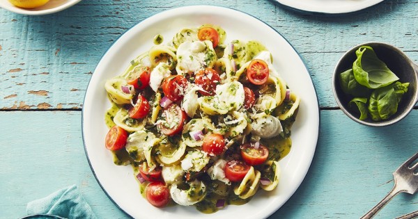 Tomato and Mozzarella Pesto Orecchiette Salad