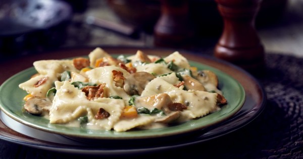 Chicken & Bacon Farfalle with Spinach & Mushrooms