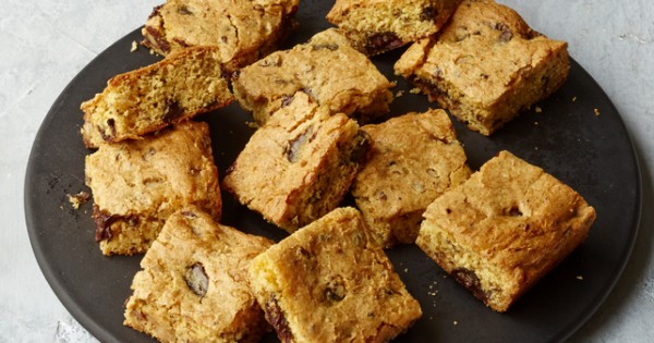 COOL WHIP Walnut Blondies