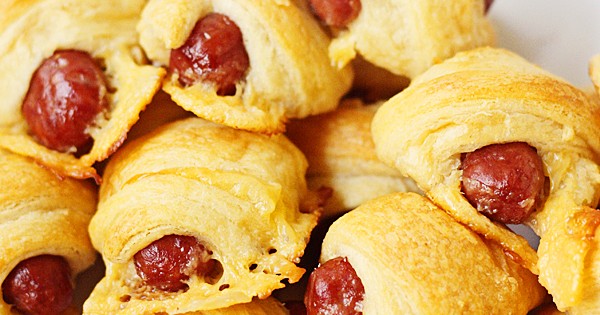 Cheesy Pigs in a Blanket + Sweet Sriracha Dipping Sauce