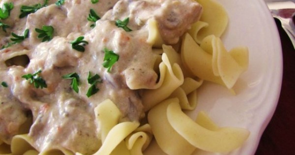 Slow Cooker Chicken Stroganoff