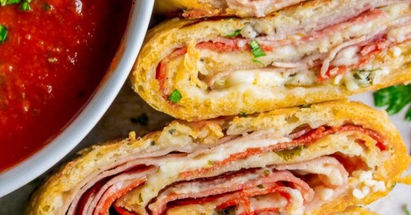 Classic Stromboli Recipe (Easy Dinner or Quick Appetizer!)