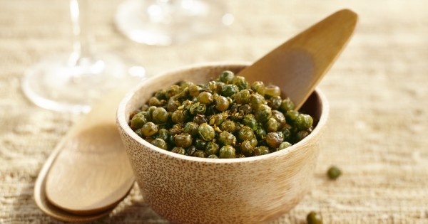 Spicy roasted peas