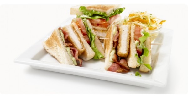 Chicken Club-Burger with Pesto