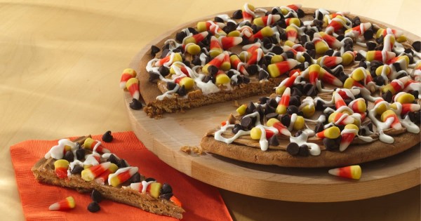 Halloween Cookie Pizza