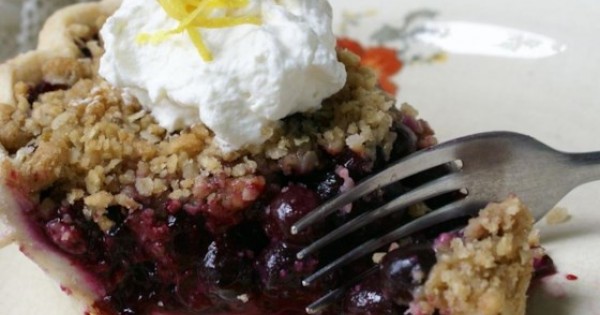 Blueberry Crumb Pie