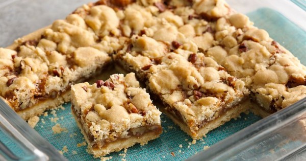 5-Ingredient Salted Caramel Crumble Bars