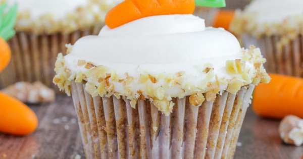 Carrot Cake Cupcakes {Cream Cheese Frosting}