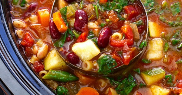 Homemade Minestrone Soup (Slow Cooker)